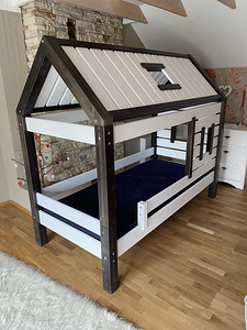 Детская кровать-домик Suwem 90х200 с новым матрасом (1 фото из 6)