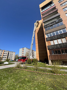 Предлагаются услуги автомобильной вышки 32 метра (3 фото из 3)