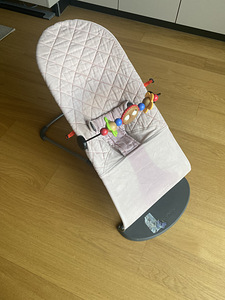BabyBjörn lamamistool mänguasjuga (1 foto / 4)
