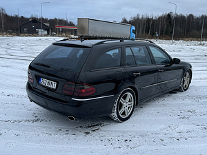 Mercedes-Benz E320 w211 (5 foto / 11)