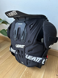 Защитный жилет (2 фото из 5)