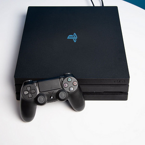 Sony Playstation 4 PRO (1 foto / 1)