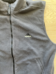 Adidas kahepoolne vest (10 foto / 10)