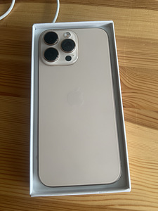 iPhone 16pro max järelturutelefon (2 foto / 8)
