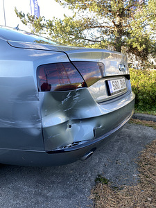 Audi A8 3.0 komplektne auto varuosadeks (5 foto / 10)