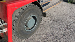 Kalmar ECF 55-6 5500 kg elektriline kahveltõstuk (4 foto / 10)
