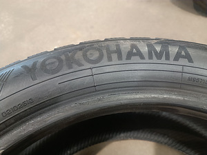 Продам резину Yokohama 215 55 R17. (5 фото из 6)