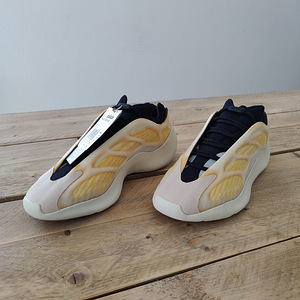 Adidas Yeezy Boost 700 V3 Mono Safflower EU 43⅓ (3 foto / 6)
