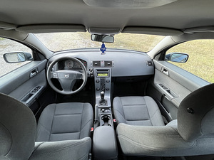 Volvo S40 1.6 81kW - MANUAAL (8 foto / 10)