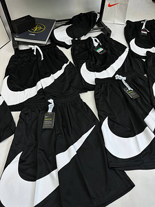 Шорты Nike (2 фото из 2)