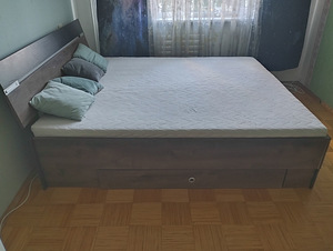 Кровать с матрасом (3 фото из 4)