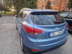 Продам HYUNDAI IX35 Газ-бензин. (3 фото из 7)