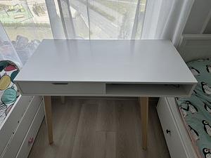 Müüa kirjutuslaud (2 foto / 3)