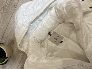 Moncler пуховик (2 фото из 4)