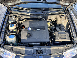 Volkswagen Bora 1,6 2005 (13 foto / 14)