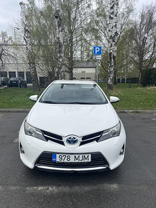 Toyota Auris 1.8 Гибрид + LPG Автомат 2014 (2 фото из 9)