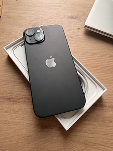 iPhone 15 (2 foto / 5)
