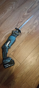 Makita DJR183 saabelsaag + aku 5.0 (1 foto / 1)
