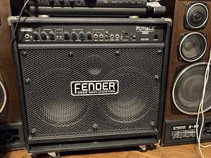Басовый FENDER Rumble 350 (1 фото из 1)