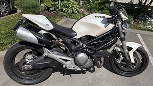 Ducati Monster 696 (2 foto / 4)
