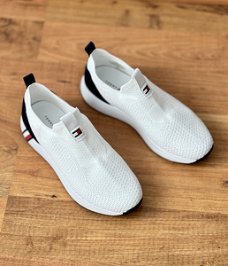 Кроссовки Tommy Hilfiger (1 фото из 3)