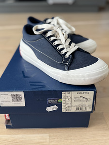 Кеды Levis размер 39 (1 фото из 5)