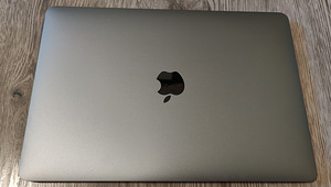 Macbook pro 2018 i5/8gb/240gb (2 фото из 3)