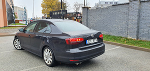 Volkswagen Jetta (4 foto / 15)