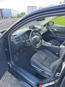 Lexus CT 200h (9 foto / 15)