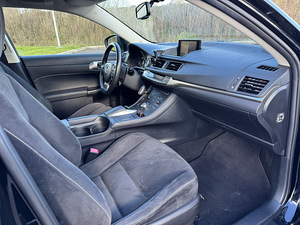 Lexus CT 200h (13 foto / 15)