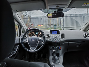 Ford Fiesta (4 foto / 6)