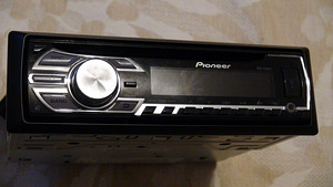 Pioneer DEH-4500BT (2 foto / 6)