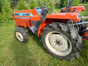 Kubota väike traktor L185 4WD Mullafreesiga (3 foto / 7)