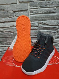 Adidase tossud (2 foto / 3)