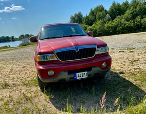 Lincoln Navigator (3 foto / 8)