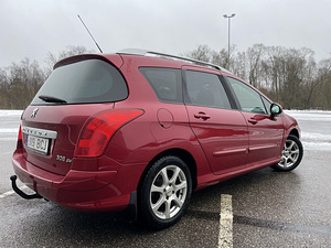 Peugeot 308 SW Executive Facelift 1.6 88kW (3 foto / 10)