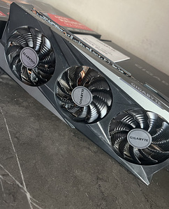 Radeon rx 6650 xt (1 foto / 4)