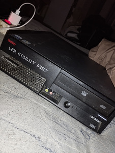 Ibm Lenovo arvuti (2 foto / 2)