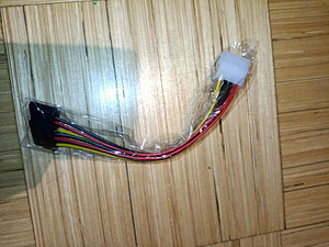 Adapter molex(1) - sata(2) (1 foto / 1)