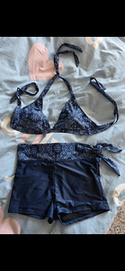 Tumesinine tankini-stiilis kaheosaline ujumistrikoo (1 foto / 3)
