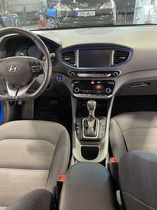Hyundai IONIQ гибрид 2018 (5 фото из 8)