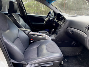 Volvo xc70 2.4tdi 135kw üv 02.2024 (9 foto / 12)