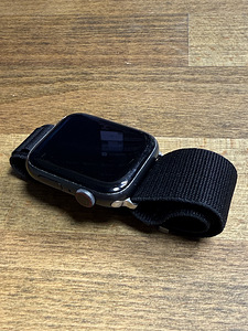 Apple Watch SE 44mm, Uus aku (3 foto / 7)
