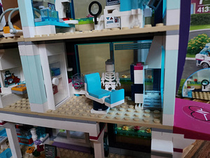 Müüa üliäge Lego Friends Heartlake'i linna haigla komplekt (3 foto / 8)