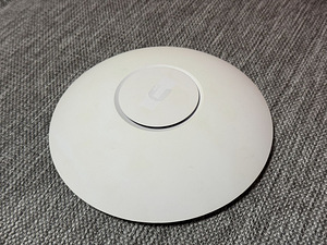 Ubiquiti Unifi AP AC LR (1 foto / 2)