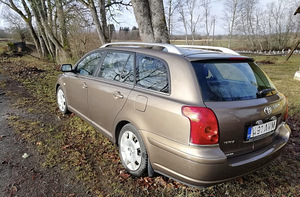 Toyota Avensis (4 foto / 4)