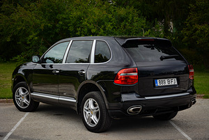 Porsche Cayenne (3 фото из 7)