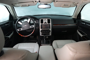 Chrysler 300C (4 foto / 11)