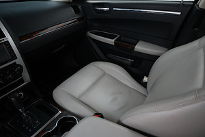 Chrysler 300C (5 foto / 11)