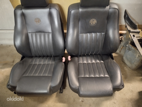 Alfa Romeo достойные кожаные сиденья (фото #1)